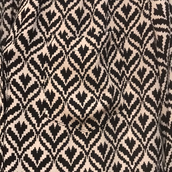 Black and white geometric patterned blouse - Picture 2 of 6